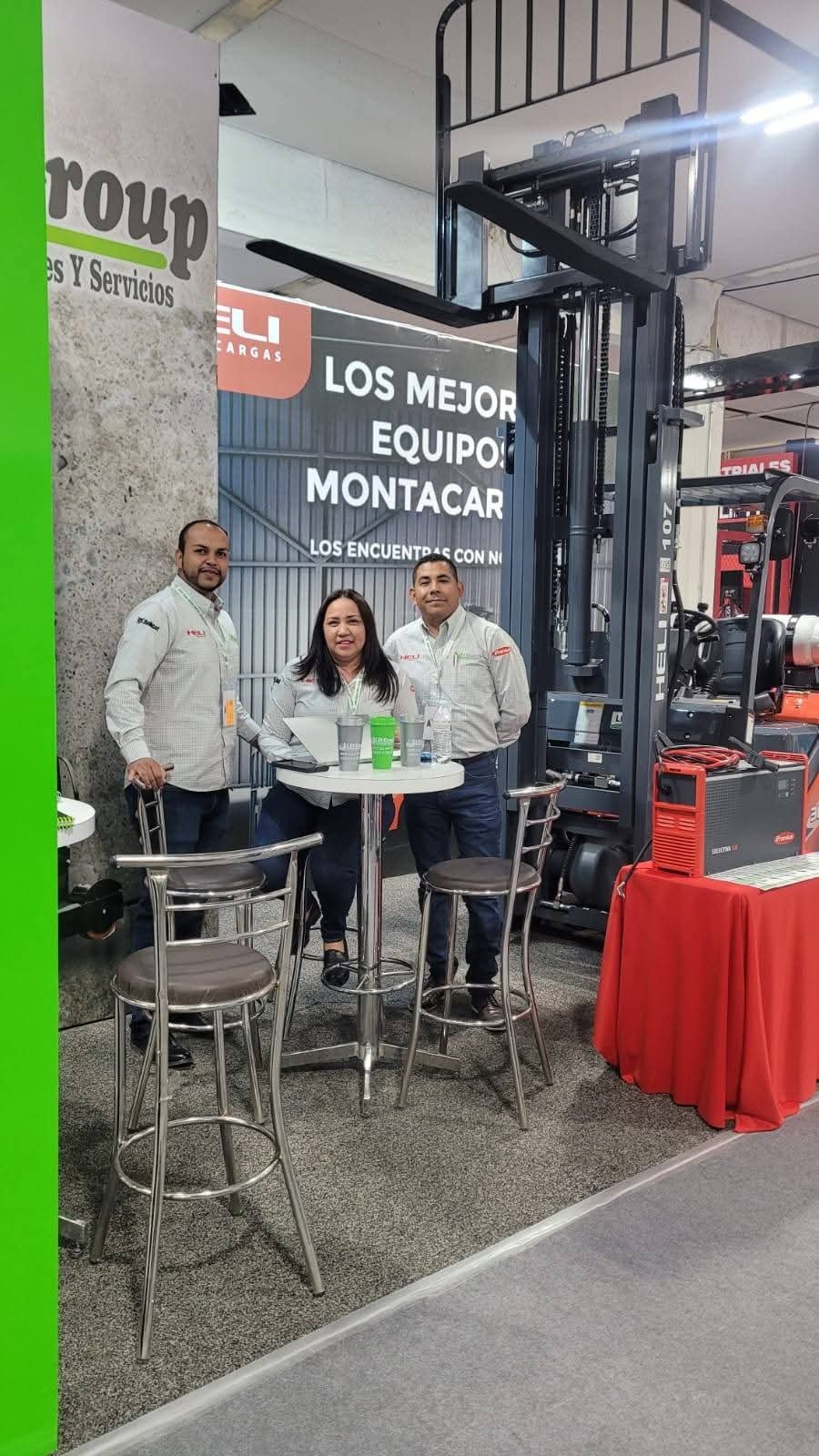 Equipo LiftGroup en exposición